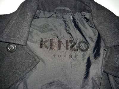 Пальто Kenzo винтаж р. M Шерстяное классическое мужское пальто
черного цвета 