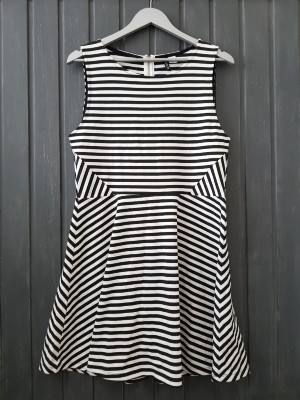 Платье H&amp;M размер L полосатое платье с юбкой полусолнце