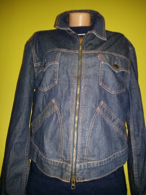 Куртка джинсовая Levi&#039;s р. L Куртка джинсовая Levi's
размер XL (реально L)