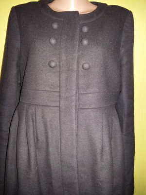  Пальто Tara Jarmon р. M Платье-пальто немного в стиле ретро. 
С завышенной талией, свободного силуэта.
Размер M - черный цвет 