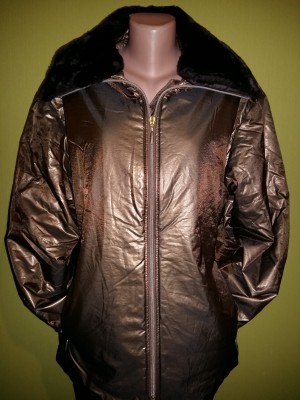 Куртка Betty Barclay размер L куртка демисезонная шоколадного цвета с отливом,
на молнии под горло, меховой воротник можно отстегнуть
