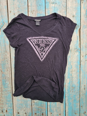 Футболка Guess размер S/P  Футболка Guess оригинал.